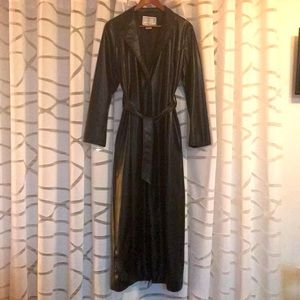Women’s faux leather long coat- L